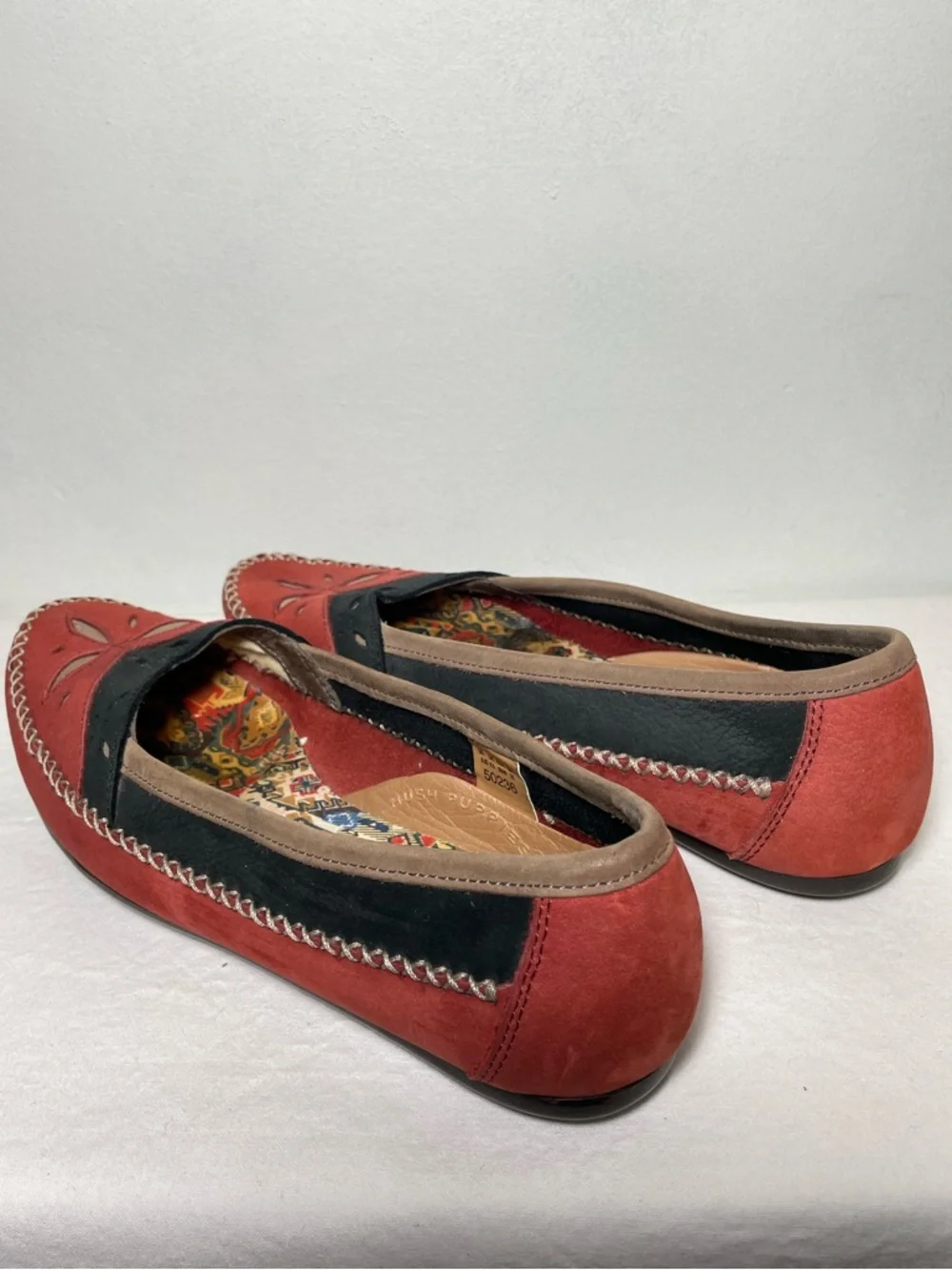EUC Vintage Hush Puppies Red Black Cutout Moccasins Suede Flats 9